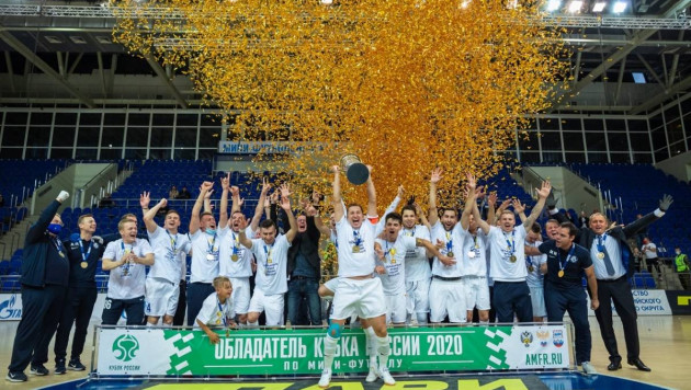 Лидер сборной Казахстана по футзалу завоевал трофей в дебютном матче за новый клуб
