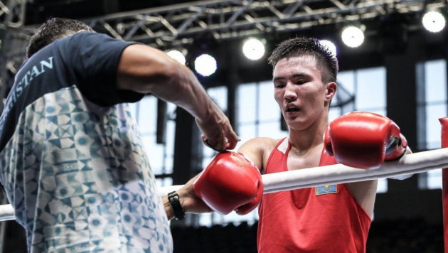 Финалист юношеской Олимпиады из Казахстана нокаутировал в первом раунде узбека с 22 победами