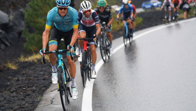 Лидер "Астаны" удержался в топ-10 общего зачета по итогам седьмого этапа "Джиро Д'Италия"