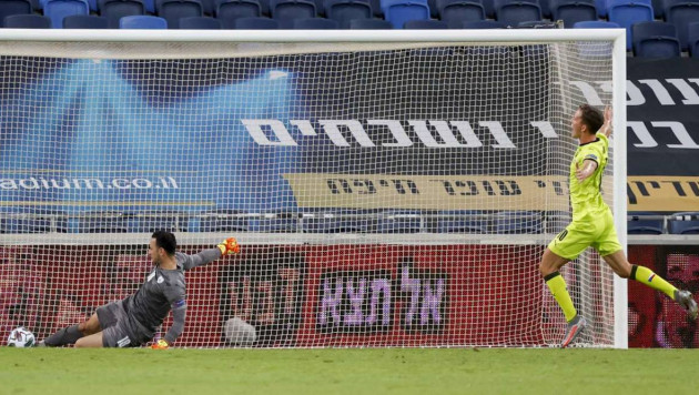 Вратарь сборной Израиля пропустил нелепый гол в матче Лиги наций