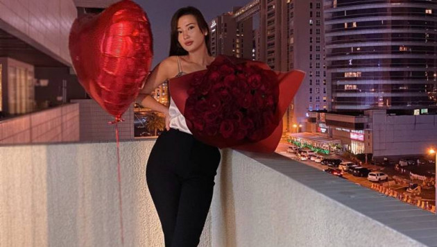 Покорила Куата Хамитова, набрала миллион в Instagram и срывала трансляции. Сабина Алтынбекова отмечает день рождения