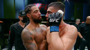 Бойцу зверским ударом оторвали ухо в дебютном бою в UFC 