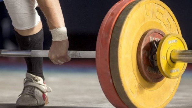 Казахстан завоевал третье "золото" на Кубке мира по тяжелой атлетике среди юношей