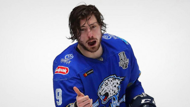 Появилось фото Блэкера после драки с хоккеистом "Барыса", где ему сломали челюсть