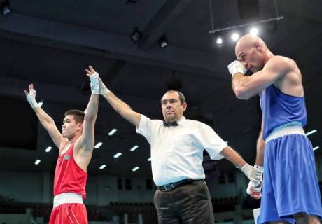 Чемпион мира по боксу Бекзад Нурдаулетов с победы дебютировал на ЧРК-2020