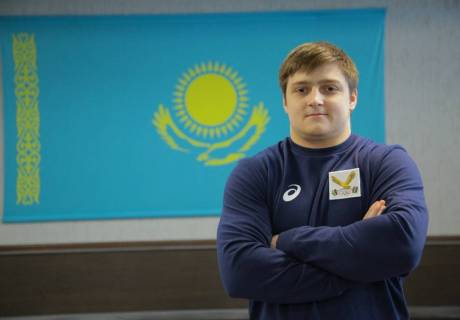 20-летний казахстанский тяжелоатлет побил рекорд Ильи Ильина и взял 