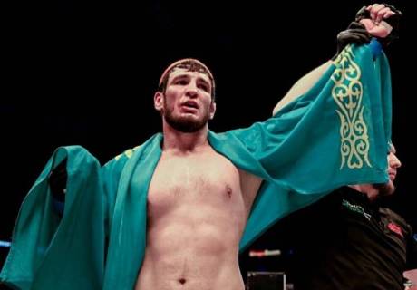 Казахстанец жестко нокаутировал экс-бойца UFC на турнире АСА 115 в Москве