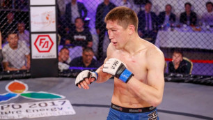 Казахстанский боец Касымханов досрочно проиграл на турнире АСА 115 в Москве