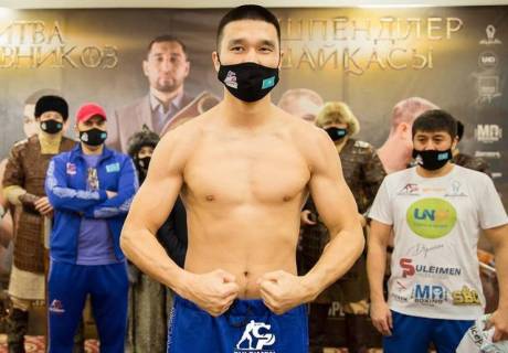 Чемпион Азии из Казахстана одержал досрочную победу над соперником с 26 нокаутами 