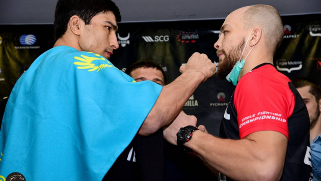 Казахстанский боец нокаутировал соперника на турнире промоушена Хабиба