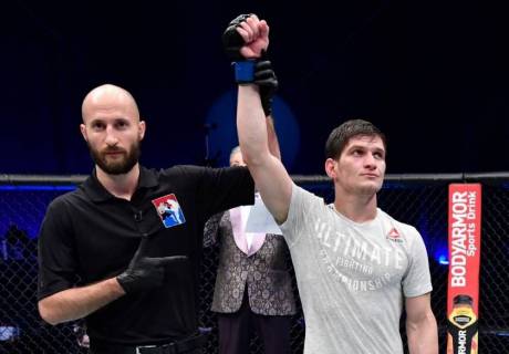 Небитый боец казахстанского менеджера выиграл очередной бой в UFC