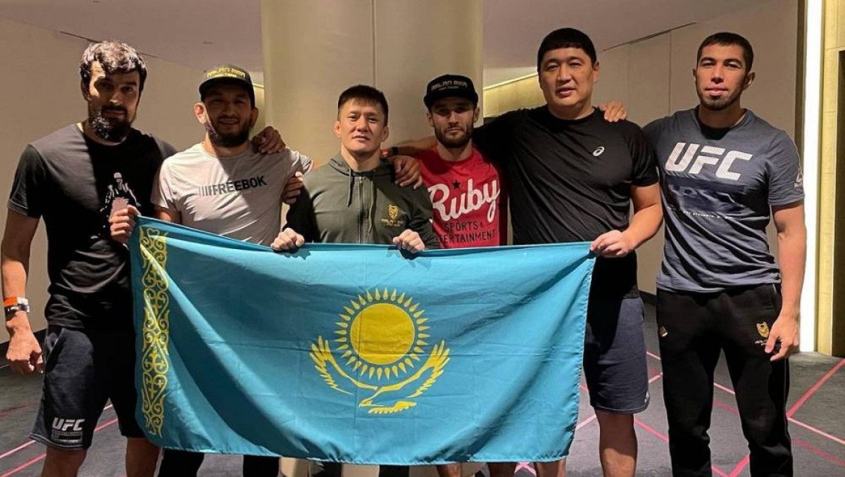 "Выше голову, родной". Морозов поддержал Жумагулова после поражения в UFC