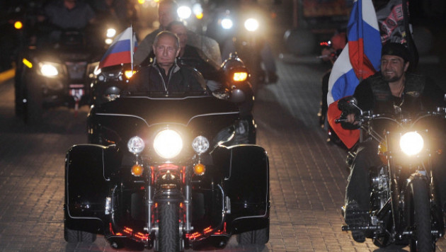 Владимир Путин нарушил ПДД во время байк-фестиваля