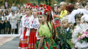 1 сентября в одной из школ Киева. Фото с сайта podrobnosti.ua 