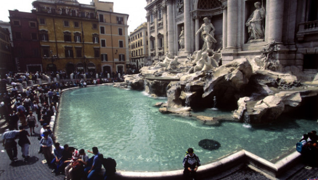 Памятники Рима подверглись нападению вандалов