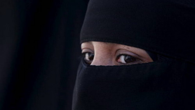 Во Франции впервые оштрафовали женщин за ношение мусульманской одежды