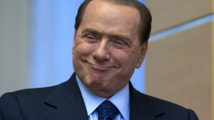 Берлускони пропал по пути в суд Милана