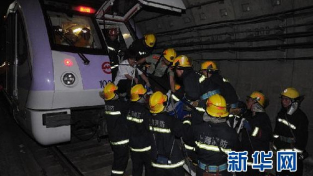 ФОТО: 260 человек пострадали при столкновении поездов в Шанхае 