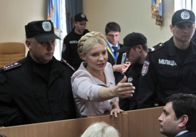 Экс-премьер Юлия Тимошенко в зале Печерского суда, где рассматривается уголовное дело по обвинению ее в превышении служебных полномочий при подписании газовых контрактов с Россией в 2009 году. Фото РИА Новости