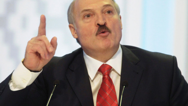 Для Лукашенко "тыкать" в iPad несолидное дело
