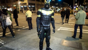 В Сиэтле за хулиганство арестовали супергероя Феникса Джонса