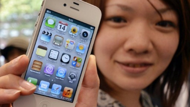 Владельцы iPhone 4S обнаружили серьезные баги в работе телефона