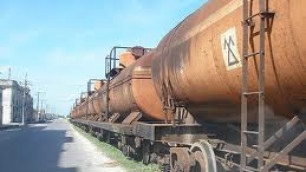 В Петропавловске из цистерны грузового поезда произошла утечка соляной кислоты 