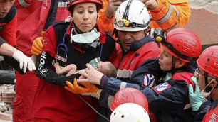 Спасатели нашли под завалами в Турции живым двухнедельного ребенка