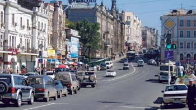 Оставшиеся без воды жители Владивостока открыли перекрытую дорогу