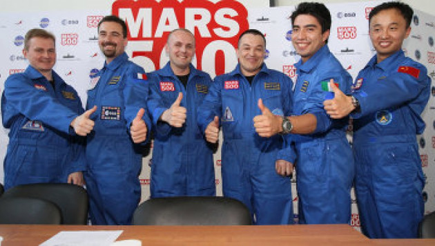 Участники эксперимента "Марс-500" вернулись на Землю