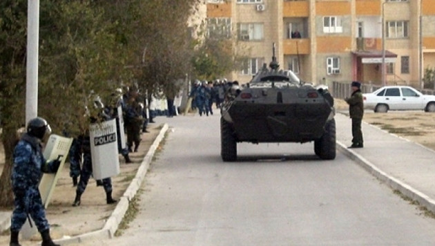 ФОТО: На западе Казахстана армия и полиция оцепили целый район