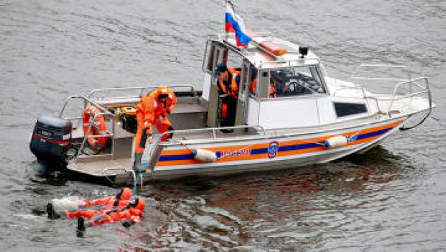 С горящего в порту Москвы теплехода спасены все люди