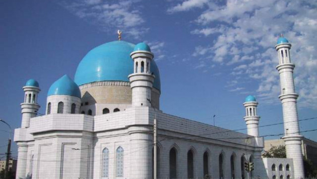 ДУМК не просил мечети потише призывать на намаз