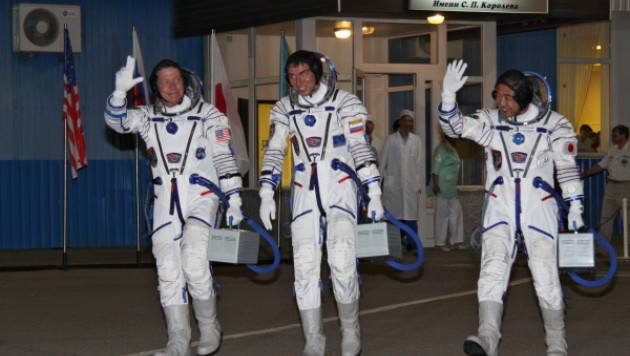 "Союз" с космонавтами успешно приземлился в Казахстане