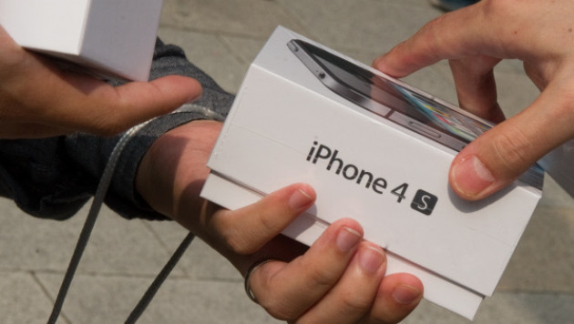 Стала известна дата начала продаж iPhone 4S в России