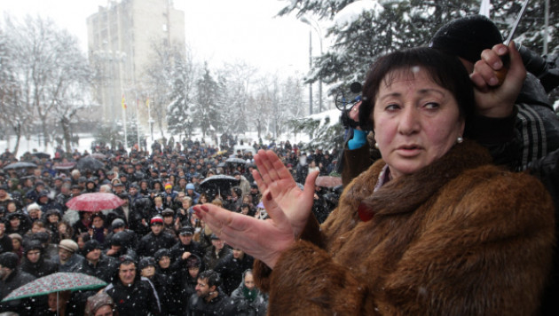 В Южной Осетии открыли огонь по сторонникам Джиоевой