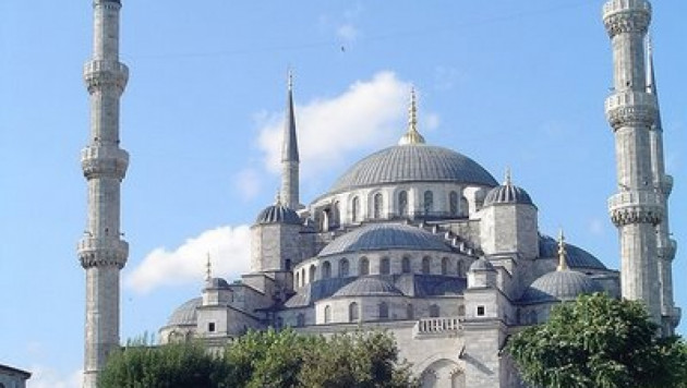 Турецкая полиция ликвидировала стрелявшего у мечети преступника 