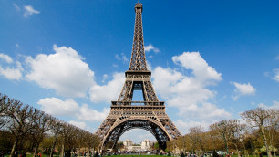 Париж превратит Эйфелеву башню в "легкие" города за 100 миллионов долларов