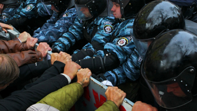 Сторонники Тимошенко попытались захватить здание киевского суда