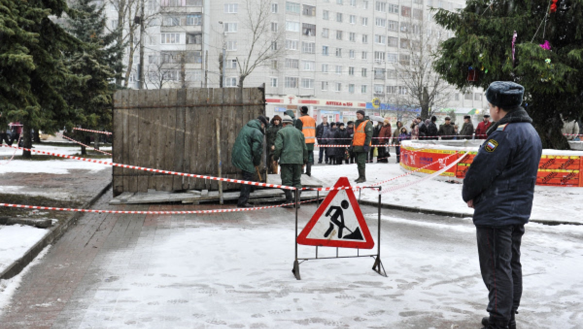 Найдено тело провалившегося в коллектор в Брянске ребенка