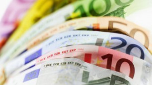Курс евро упал ниже 40 рублей впервые за полгода