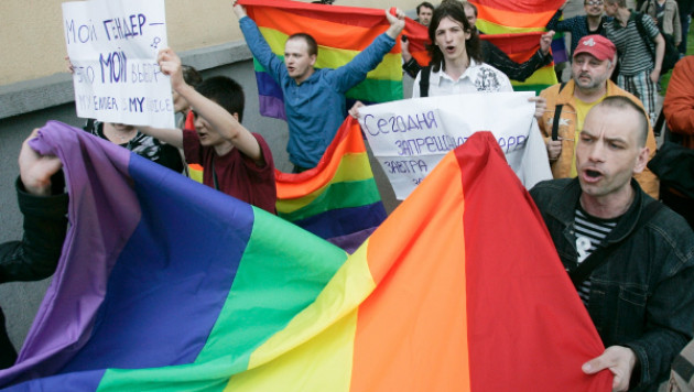 Костромские законодатели приравняли геев к сектантам