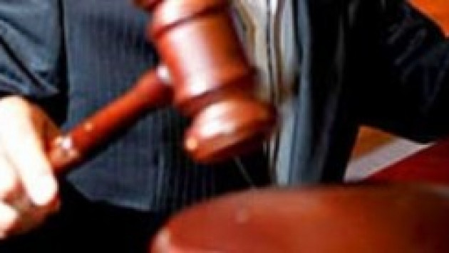 В Хакасии насильник набросился на судью во время заседания