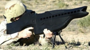 Лазерное оружие PHaSR, временно ослепляющее противника. Фото с сайта nnm.ru