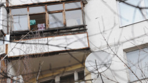 В Хакасии семья прожила 10 дней в съемной квартире с трупом на балконе 