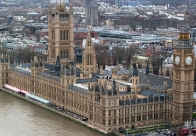 Вестминстерский дворец, в котором располагается британский Парламент. Фото с сайта Vesti.kz