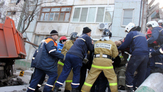 Число жертв обрушения дома в Астрахани возросло до шести
