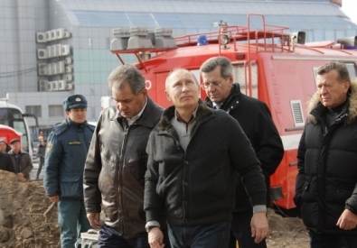 Владимир Путин на месте происшествия. Фото ©РИА Новости