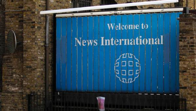 Сын Мердока объявил об уходе из правления News International
