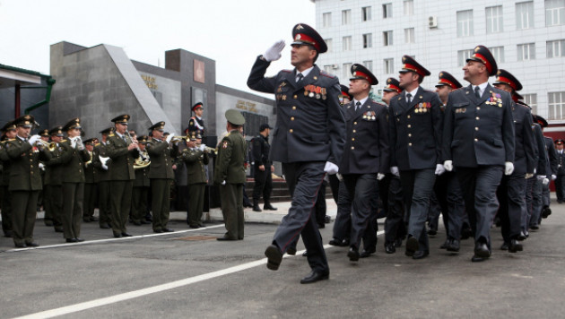 Приехавших в Москву к митингам бойцов МВД Чечни заселили в Ritz